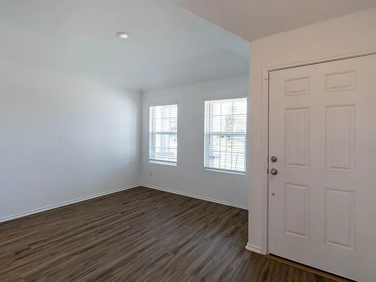 5601 Bellissima Way — Photo 3