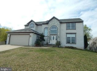 27 Scenic Point Cir, Sicklerville, NJ 08081