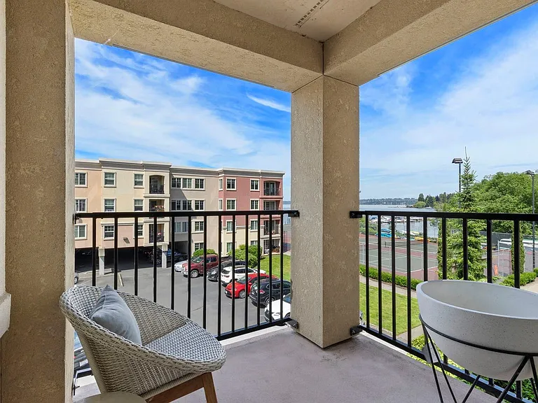 Villaggio on Yarrow Bay — Photo 6