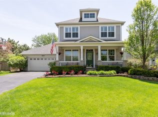 554 Valley View Dr, St Charles, IL 60175