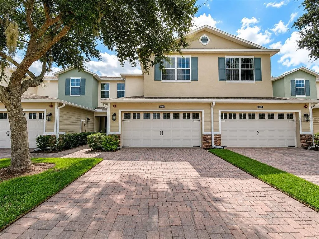 3 bed, 2.5 bath, 1884 sqft, $2,600 — Photo 1