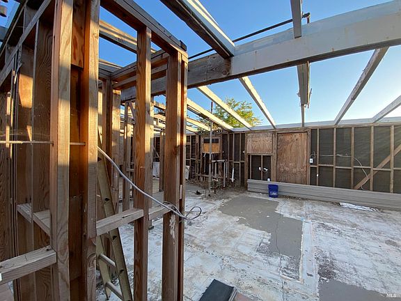 5th image of 18 Joan Drive