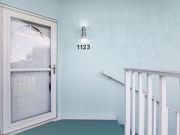 5th image of 1123 SW Swan Lake Circle #303