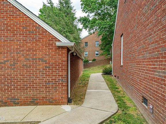 5th image of 2038 W Manor Ct #2038