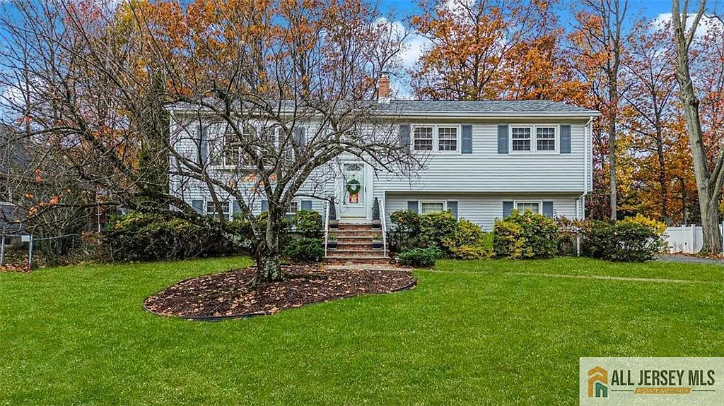 23 Jonathan Dr photo 1