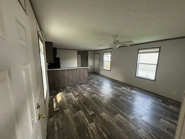 18 SW Rex St — Photo 2