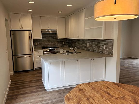 2nd image of 7 Mission Plaza Dr