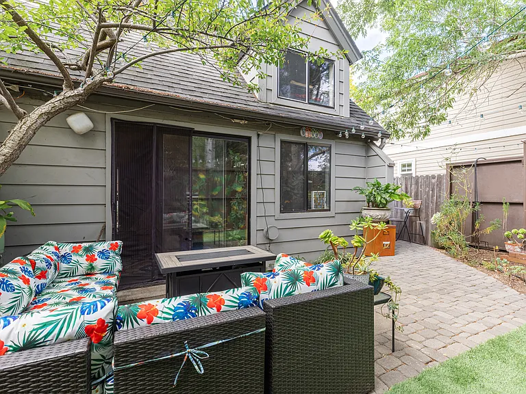 411 E Foothill Blvd #3 — Photo 17