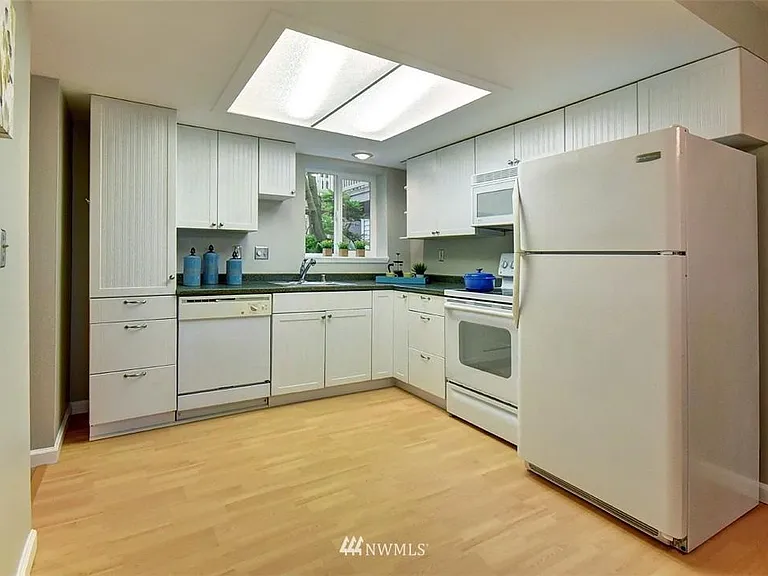 9398 Redmond Woodinville Rd NE — Photo 9
