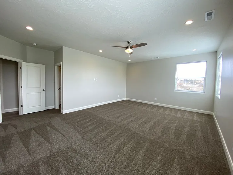 4381 S 1200 W — Photo 12