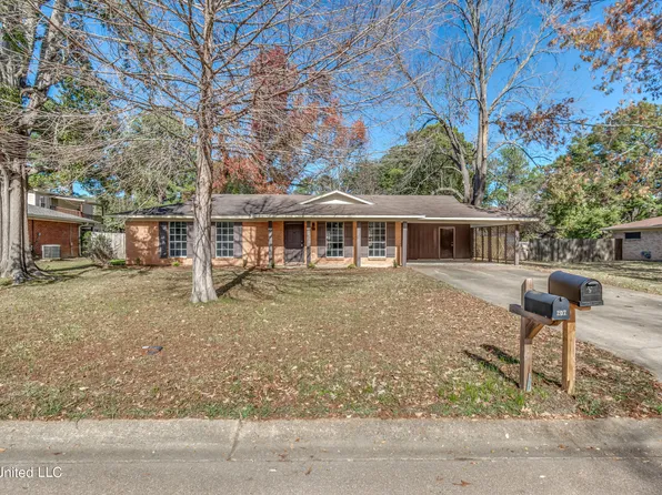 206 Cypress Dr, Madison, MS 39110