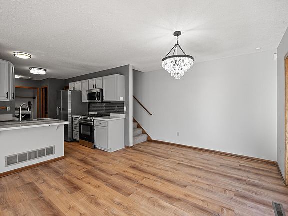 3rd image of 132 Primrose Ct