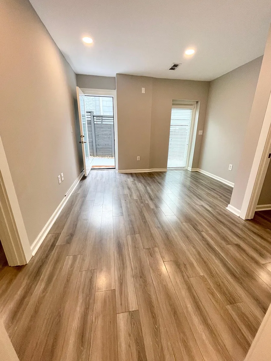 Living Room - 689 Myrtle St NE #D