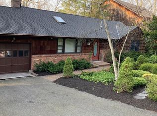 25 Meahon Pl, Centerport, NY 11721