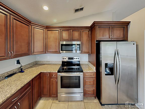 5th image of 2720 S Palmeden Dr