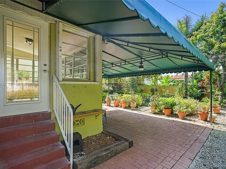 2460 SW 24th St — Photo 40