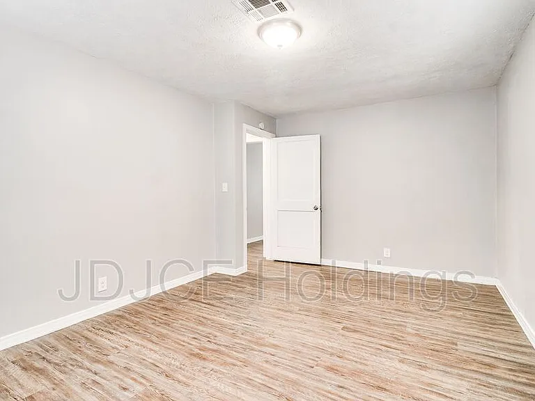 536 E Northrup Dr — Photo 14