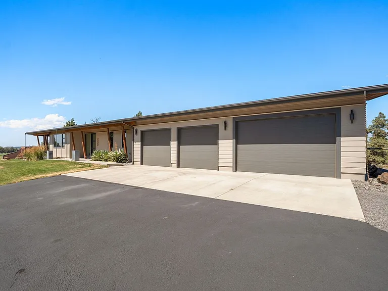 64144 Pioneer Loop — Photo 4