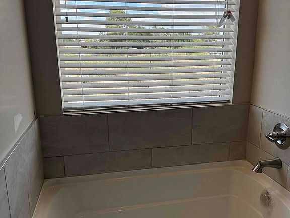 Master bedroom bathtub