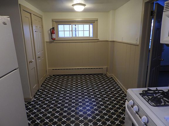 Eat-in Kitchen