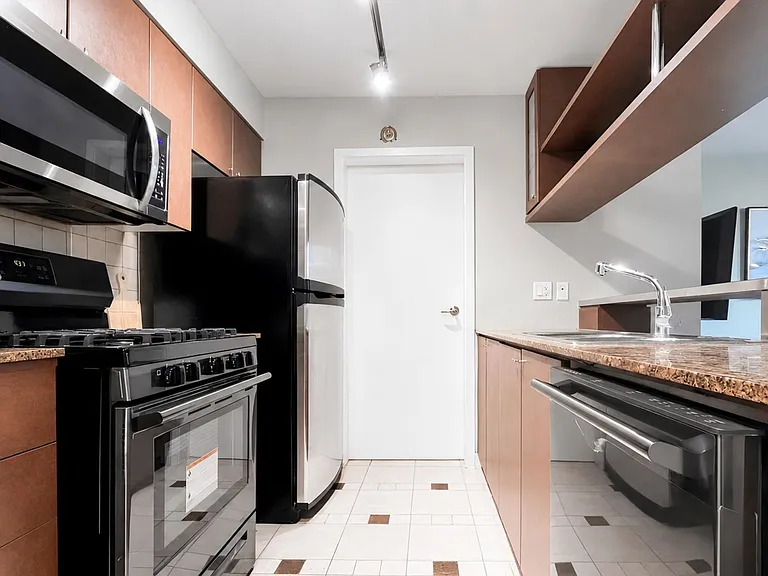 1438 Richards St #307 — Photo 12