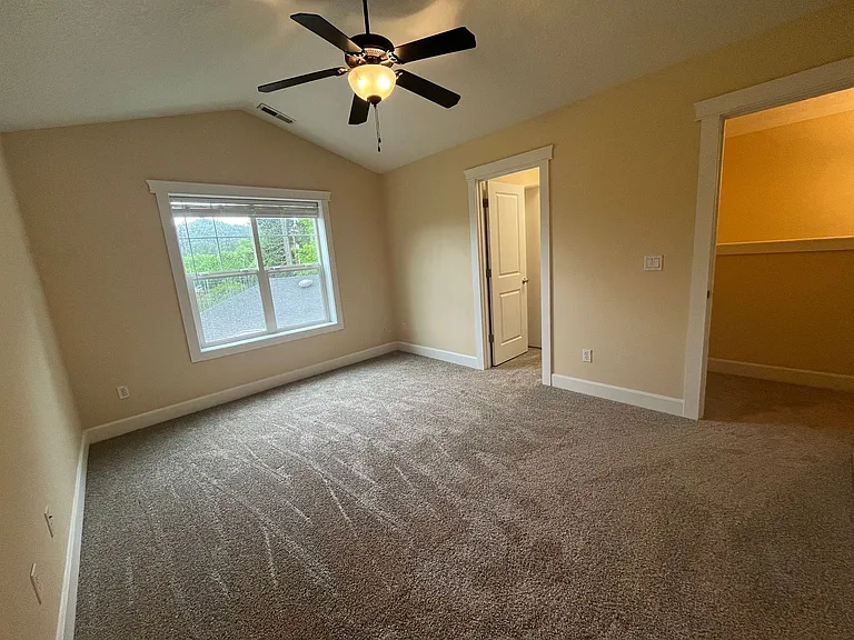 1242 SE Roberts Ave — Photo 13