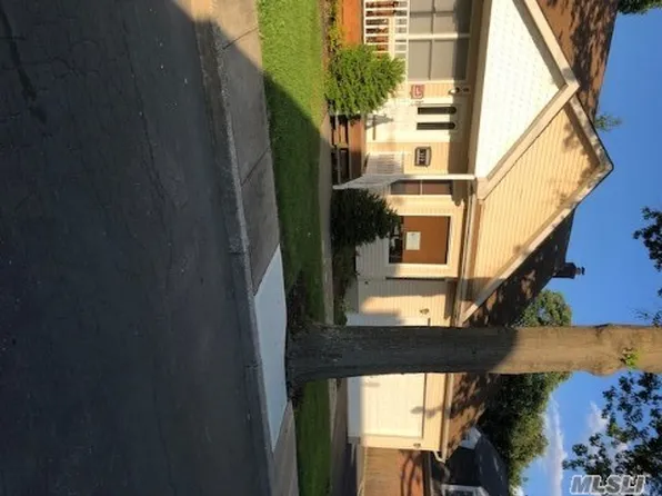 319 1st Ave, Saint James, NY 11780