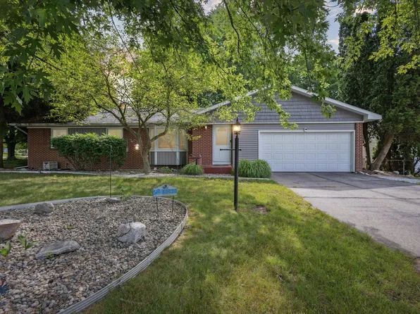 5090 Brookwood Dr SE, Kentwood, MI 49508