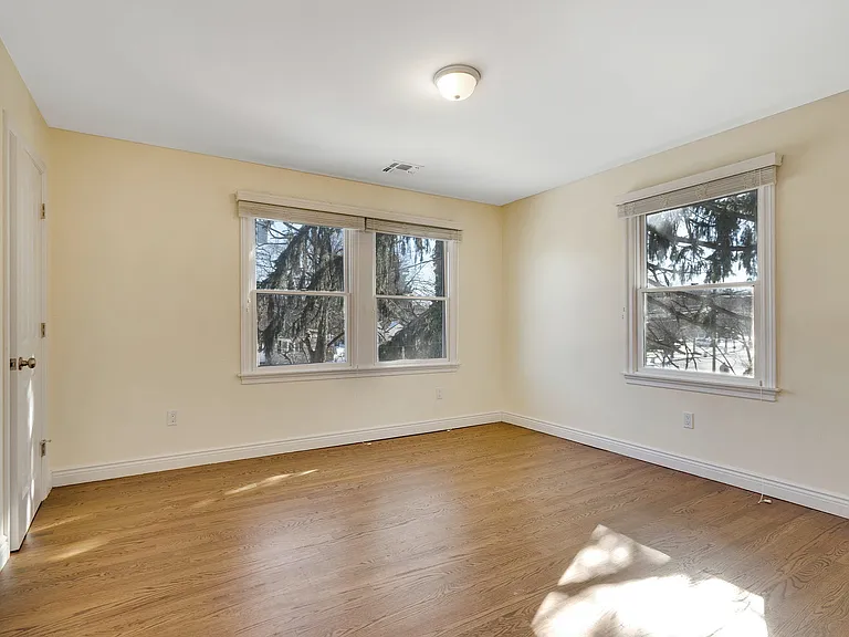 455 Berkshire Rd — Photo 8
