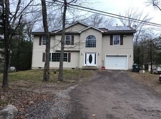 5298 Holiday Dr, Pocono Summit, PA