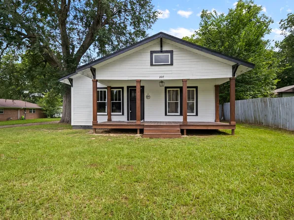 207 W 3rd St, Omaha, TX 75571