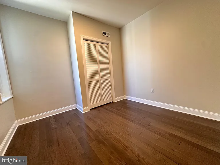 1822 S 22nd St — Photo 7