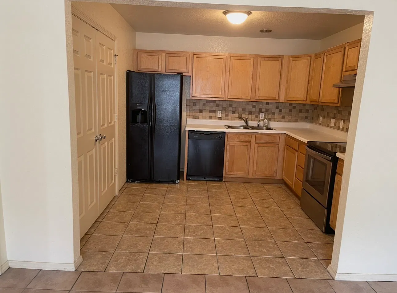 3 bed, $1,400 — Photo 4