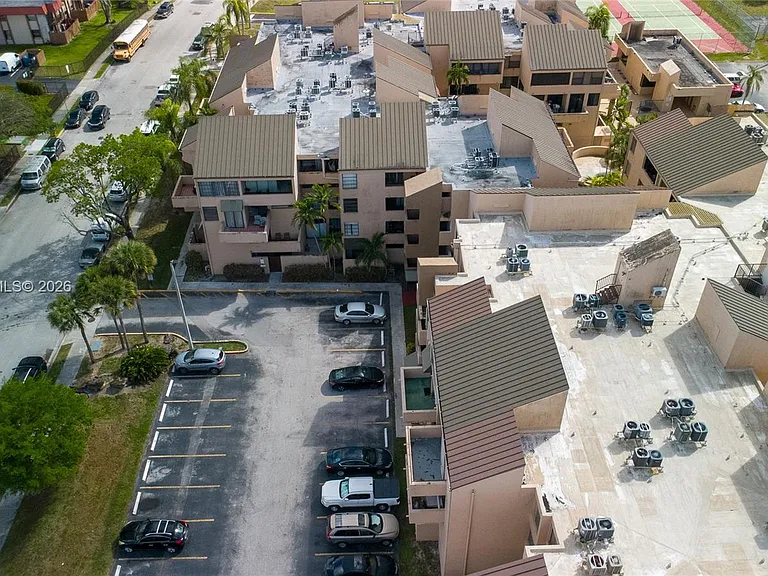 10500 SW 108th Ave #B414 — Photo 8