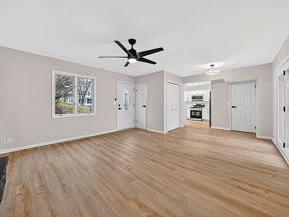 3rd image of 41 Rosedale Dr