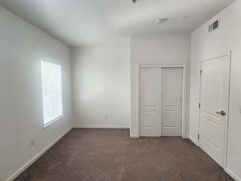 1033 S St #6 — Photo 26