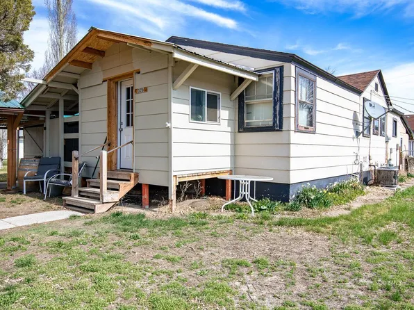 325 N 7th Ave, Forsyth, MT 59327