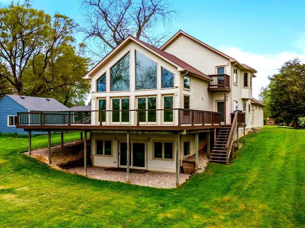 11099 N Fenton Rd, Fenton, MI 48430