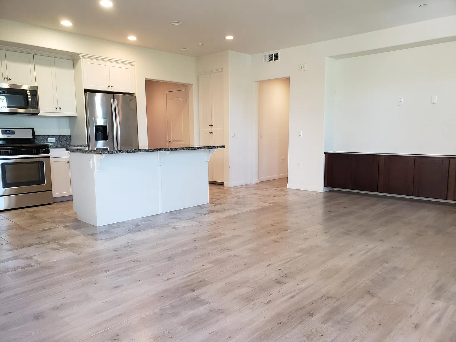 2 bed, 2.5 bath, 1837 sqft, $4,000 — Photo 4