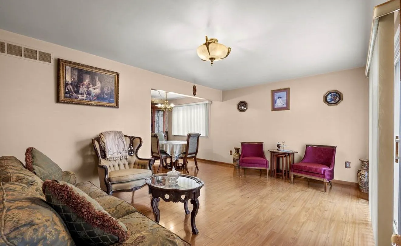 3 bed, 1984 sqft, $1,825 — Photo 4