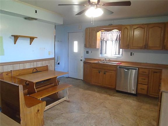 4th image of 206 Beaver Ave