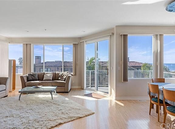 2nd image of 2516 Manhattan Ave