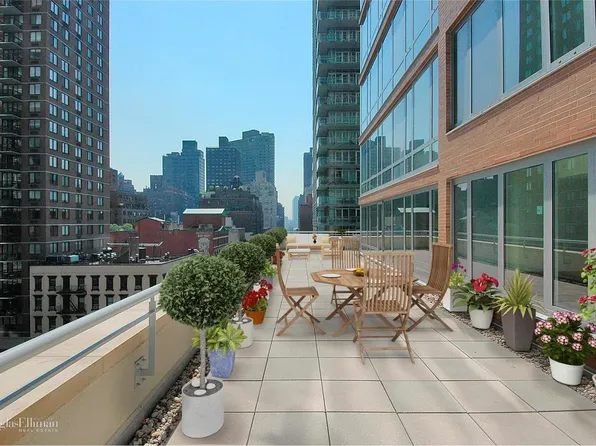 250 East 53rd Street image 1 of 2