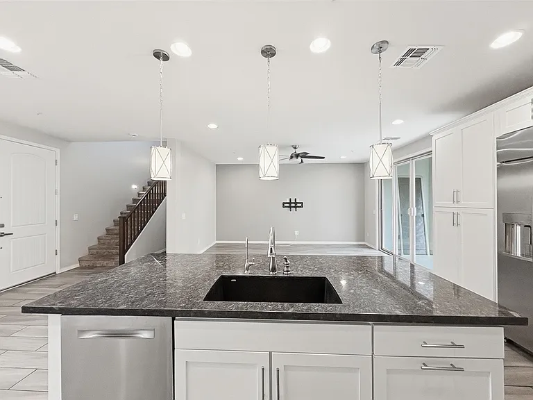 2345 W Gloria Ln — Photo 13