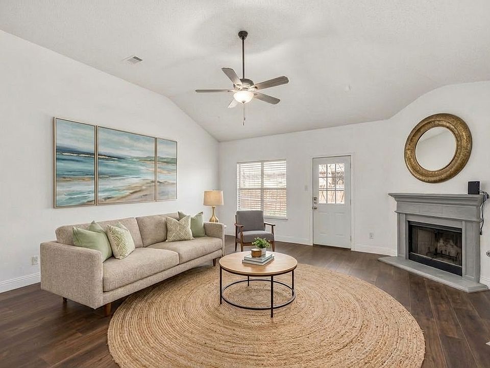 1st image of 744 Oriole Dr