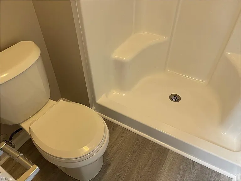 808 Quesnel Dr — Photo 36