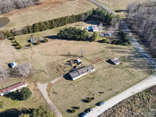 8436 Wild Rose Dr, Liberty, NC 27298