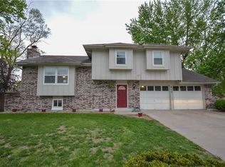 921 Ridge Dr, Warrensburg, MO 64093