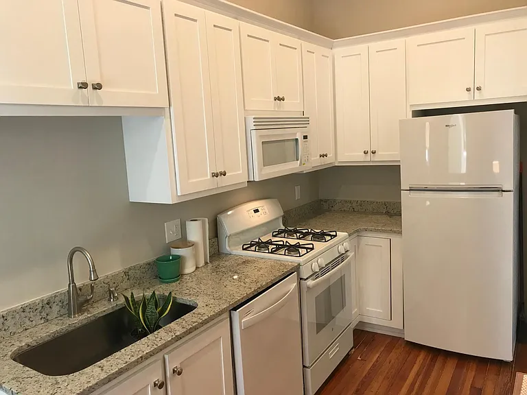 2119 Elliott Ave #3 — Photo 7