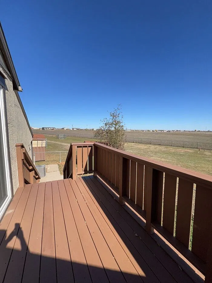 4 bed, 2.5 bath, 1615 sqft, $2,265 — Photo 2